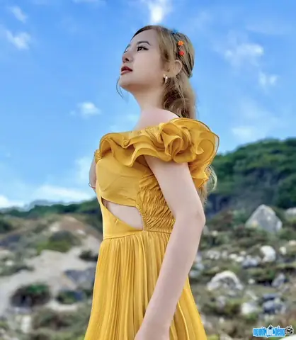 Hồ Ngọc Hà – Người Mẫu Ảnh, Ca Sĩ Và Doanh Nhân: Sự Nở Rộ Từ Bản Thân Hồ Ngọc Hà – Người Mẫu Ảnh, Ca Sĩ Và Doanh Nhân: Sự Nở Rộ Từ Bản Thân