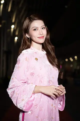 Chế Nguyễn Quỳnh Châu: Tiểu Sử, Sự Nghiệp & Cập Nhật Hôn Nhân, Con Cái Mới Nhất Chế Nguyễn Quỳnh Châu: Tiểu Sử, Sự Nghiệp & Cập Nhật Hôn Nhân, Con Cái Mới Nhất