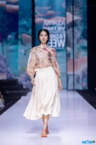 Người Mẫu Tuệ Như: Tiểu Sử, Hành Trình Và Cuộc Sống Cùu Hồ Quang Hiếu Người Mẫu Tuệ Như: Tiểu Sử, Hành Trình Và Cuộc Sống Cùu Hồ Quang Hiếu