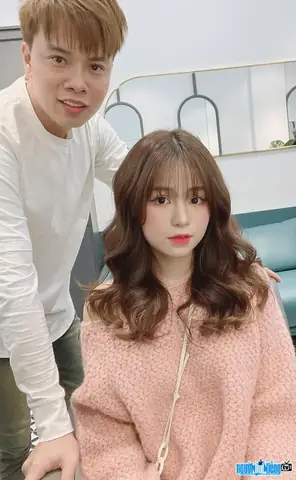 Nh&agrave; Tạo Mẫu T&oacute;c Nhữ Sinh Anh: H&agrave;nh Tr&igrave;nh Từ Đam M&ecirc; Đến Th&agrave;nh C&ocirc;ng Của Chuy&ecirc;n Gia Nổi Tiếng