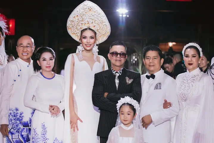 H&agrave;nh Tr&igrave;nh 20 Năm & Hồ Sơ Ntk Đinh Văn Thơ: Người Giữ Hồn &Aacute;o D&agrave;i Việt, Chủ Nh&acirc;n &Aacute;o Z&agrave;i Abc & L&agrave;ng Sen Ch&iacute;n Thơ
