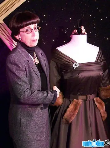 Tìm Hiểu Edith Head: Huyền Thoại Thiết Kế Phục Trang Hollywood Giữ Kỷ Lục 8 Giải Oscar Tìm Hiểu Edith Head: Huyền Thoại Thiết Kế Phục Trang Hollywood Giữ Kỷ Lục 8 Giải Oscar