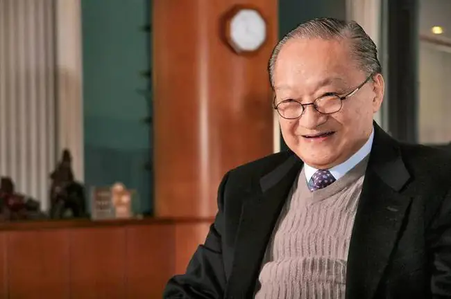 Nhà Văn Kim Dung: Tiểu Sử, Sự Nghiệp Vang Danh Và 15 Bộ Tiểu Thuyết Kiếm Hiệp Kinh Điển Nhà Văn Kim Dung: Tiểu Sử, Sự Nghiệp Vang Danh Và 15 Bộ Tiểu Thuyết Kiếm Hiệp Kinh Điển