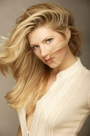 Tiể Lợi Katheryn Winnick: Từ Võ Sĩ Taekwondo Đến Nữ Hoàng Lagertha Trong Vikings Và Sự Nghiệp Điện Ảnh Tiể Lợi Katheryn Winnick: Từ Võ Sĩ Taekwondo Đến Nữ Hoàng Lagertha Trong Vikings Và Sự Nghiệp Điện Ảnh
