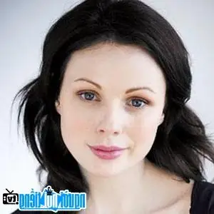 Kristen Miller L&agrave; Ai? Tiểu Sử, Sự Nghiệp, Phim Hay & Ph&acirc;n Biệt Với Christa Miller, Sienna Miller