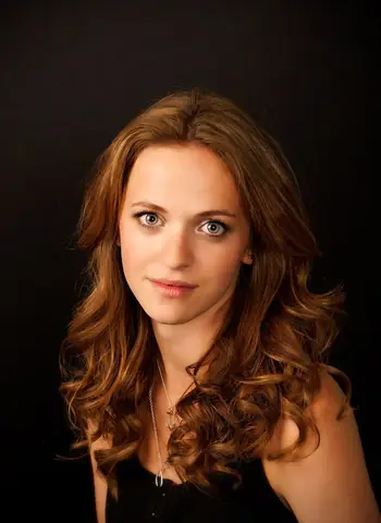 Lucinda Dryzek: Nữ Diễn Viên Anh Gốc Ba Lan Từ Life Of Riley Đến Pirates Of The Caribbean Lucinda Dryzek: Nữ Diễn Viên Anh Gốc Ba Lan Từ Life Of Riley Đến Pirates Of The Caribbean