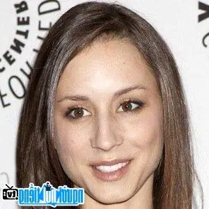 Troian Bellisario: Tiểu Sử, Sự Nghiệp & Vai Diễn Điển Hình Spencer Hastings Troian Bellisario: Tiểu Sử, Sự Nghiệp & Vai Diễn Điển Hình Spencer Hastings