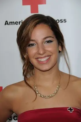 Vanessa Lengies: Tiểu Sử, Sự Nghiệp Điện Ảnh V&agrave; Những Vai Diễn Đắt Gi&aacute; Của "ng&ocirc;i Sao Glee & Hallmark"