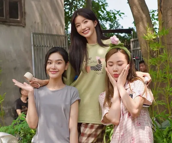 Phim Dịu D&agrave;ng M&agrave;u Nắng: Xem Full Tập, Nội Dung, Diễn Vi&ecirc;n & Lịch Ph&aacute;t S&oacute;ng Tr&ecirc;n Vtvgo/youtube Vfc