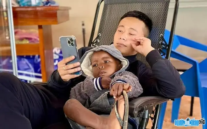 Sao Nhí Lôi Con (mativado) Là Ai? Tiểu Sử Và Câu Chuyện Tuổi Thơ Của Cậu Bé Angola Sao Nhí Lôi Con (mativado) Là Ai? Tiểu Sử Và Câu Chuyện Tuổi Thơ Của Cậu Bé Angola