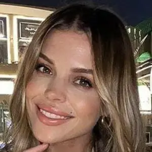 Chloe Lewis Là Ai? Hồ Sơ Tiểu Sử, Sự Nghiệp Towie Và Đời Tư Tình Cảm Nóng Bỏng Chloe Lewis Là Ai? Hồ Sơ Tiểu Sử, Sự Nghiệp Towie Và Đời Tư Tình Cảm Nóng Bỏng