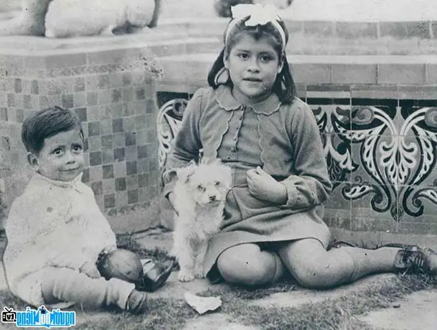 Lina Medina Là Ai? Tiểu Sử Người Mẹ Trẻ Nhất Thế Giới Sinh Con Lúc 5 Tuổi Lina Medina Là Ai? Tiểu Sử Người Mẹ Trẻ Nhất Thế Giới Sinh Con Lúc 5 Tuổi