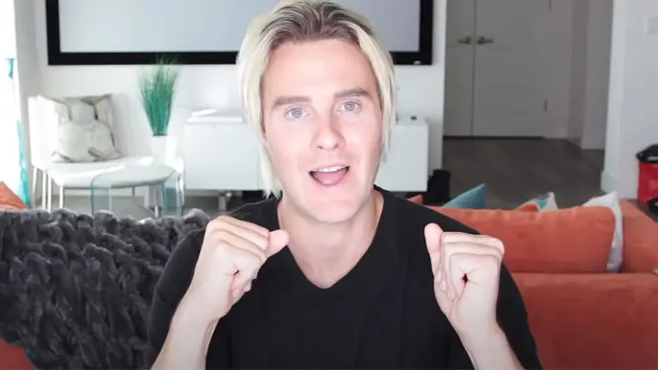 Bart Baker Là Ai? Hành Trình Từ "ông Hoàng Parody" 10 Triệu Sub Đến Việc Rời Youtube Sang Trung Quốc Bart Baker Là Ai? Hành Trình Từ "ông Hoàng Parody" 10 Triệu Sub Đến Việc Rời Youtube Sang Trung Quốc