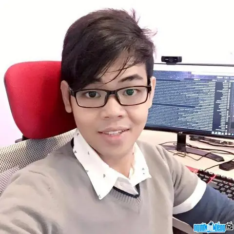 Phạm Văn Dũ (oops Banana/chuối) Là Ai? Hồ Sơ Chi Tiết & Hành Trình Từ "giáo Sư Minecraft" Đến Vlog 5 Triệu Sub Phạm Văn Dũ (oops Banana/chuối) Là Ai? Hồ Sơ Chi Tiết & Hành Trình Từ "giáo Sư Minecraft" Đến Vlog 5 Triệu Sub