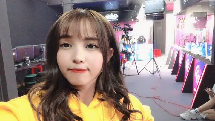 Streamer B&eacute; Cơ L&agrave; Ai? T&ecirc;n Thật, Tiểu Sử V&agrave; Hiện Trạng Mới Nhất 2025