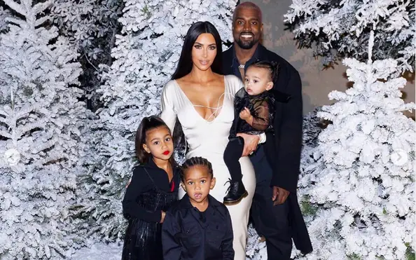 Ai Là Thành Viên Gia Đình Saint West? Cây Gia Phả Chi Tiết Cha, Mẹ, Anh Chị Em Và Họ Hàng Kardashian - West Ai Là Thành Viên Gia Đình Saint West? Cây Gia Phả Chi Tiết Cha, Mẹ, Anh Chị Em Và Họ Hàng Kardashian - West