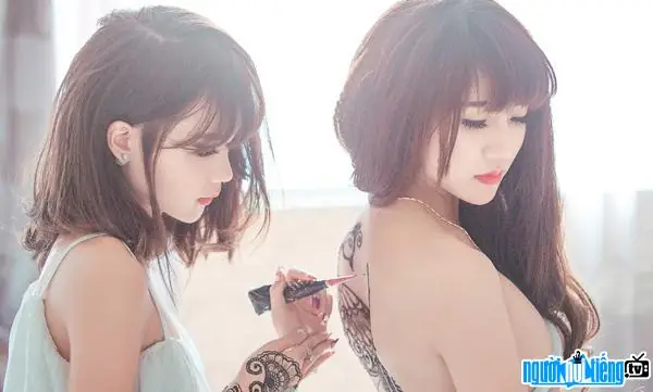 Thợ Xăm Quỳnh Anh Là Ai? Tiểu Sử, Phong Cách Xăm & Thông Tin Liên Hệ Quynh Anh Tattoo Thợ Xăm Quỳnh Anh Là Ai? Tiểu Sử, Phong Cách Xăm & Thông Tin Liên Hệ Quynh Anh Tattoo