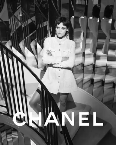 Tổng Quan Thương Hiệu Chanel: Lịch Sử, Sản Phẩm Đẳng Cấp & Vị Trí "vua" Thời Trang Xa Xỉ Tổng Quan Thương Hiệu Chanel: Lịch Sử, Sản Phẩm Đẳng Cấp & Vị Trí "vua" Thời Trang Xa Xỉ