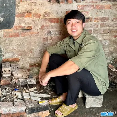 Anh Hai Quê Là Ai? Tên Thật, Quê Quán, Nội Dung Tiktok & Kênh 16 Memories Anh Hai Quê Là Ai? Tên Thật, Quê Quán, Nội Dung Tiktok & Kênh 16 Memories