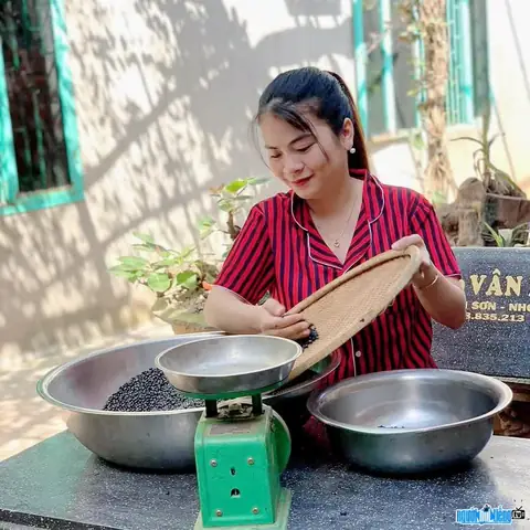 Dân Bùi Xứ Nẫu Là Ai? Tiểu Sử, Tên Thật, Quê Quán Và Hành Trình Thành Tiktoker Triệu View Dân Bùi Xứ Nẫu Là Ai? Tiểu Sử, Tên Thật, Quê Quán Và Hành Trình Thành Tiktoker Triệu View