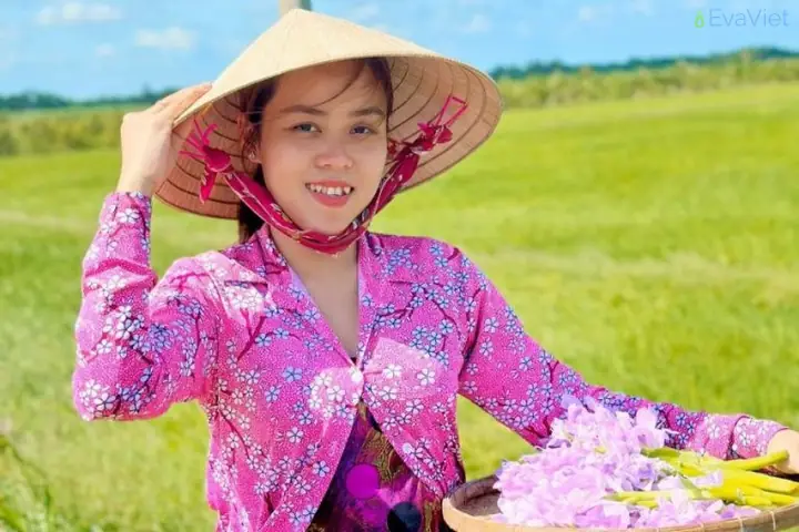 Huyền Phi Tiktoker L&agrave; Ai? Tiểu Sử, Sự Nghiệp V&agrave; H&agrave;nh Tr&igrave;nh "tho&aacute;t Ngh&egrave;o" B&aacute;o Hiếu Cha Mẹ Từ Tiktok Shop