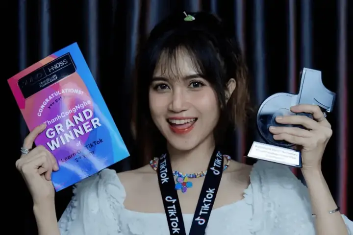 Tiktoker Oanh Gấu Là Ai? Tiểu Sử, Hành Trình Từ Cô Giáo Piano Đến Ngôi Sao Mạng Xã Hội Tiktoker Oanh Gấu Là Ai? Tiểu Sử, Hành Trình Từ Cô Giáo Piano Đến Ngôi Sao Mạng Xã Hội
