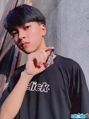Hồ Sơ Tik Toker Phương Vi (mẹ Vi): Tiểu Sử, Gia Đ&igrave;nh & K&ecirc;nh Ch&iacute;nh Thức Bu H&iacute; - Pig Yu & Mẹ Vi
