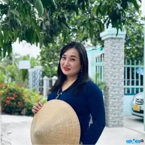 Tiểu Sử Tiktoker Sunny B&agrave; C&ocirc; Miền T&acirc;y: Họ T&ecirc;n, Qu&ecirc; Qu&aacute;n, Gia Đ&igrave;nh & H&agrave;nh Tr&igrave;nh Th&agrave;nh Tiếng