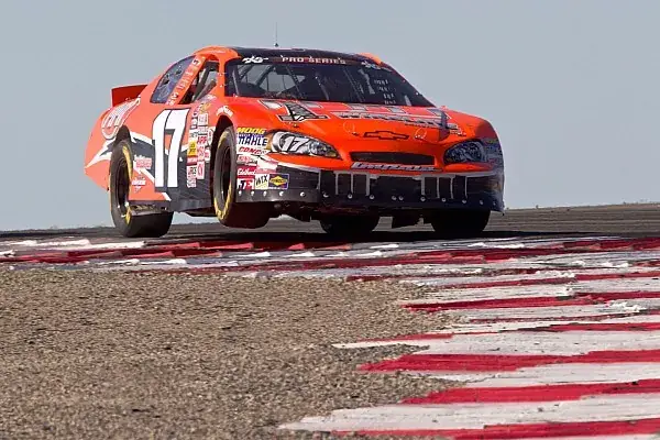 Austin Cameron L&agrave; Ai? Tiểu Sử, Sự Nghiệp Đua Xe Nascar V&agrave; Th&agrave;nh T&iacute;ch Nổi Bật
