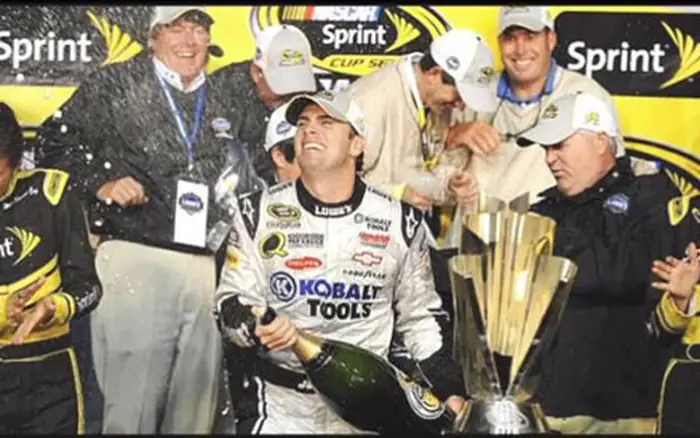 Jimmie Johnson: Tiểu Sử, Th&agrave;nh T&iacute;ch 7 Lần V&ocirc; Địch Nascar & H&agrave;nh Tr&igrave;nh "5-peat" Lịch Sử