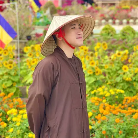 Huy Cung Là Ai? Tiểu Sử, Sự Nghiệp Vlogger - Ca Sĩ Và Cuộc Sống Sau Khi Xuất Gia Thành Thiền Huy Huy Cung Là Ai? Tiểu Sử, Sự Nghiệp Vlogger - Ca Sĩ Và Cuộc Sống Sau Khi Xuất Gia Thành Thiền Huy
