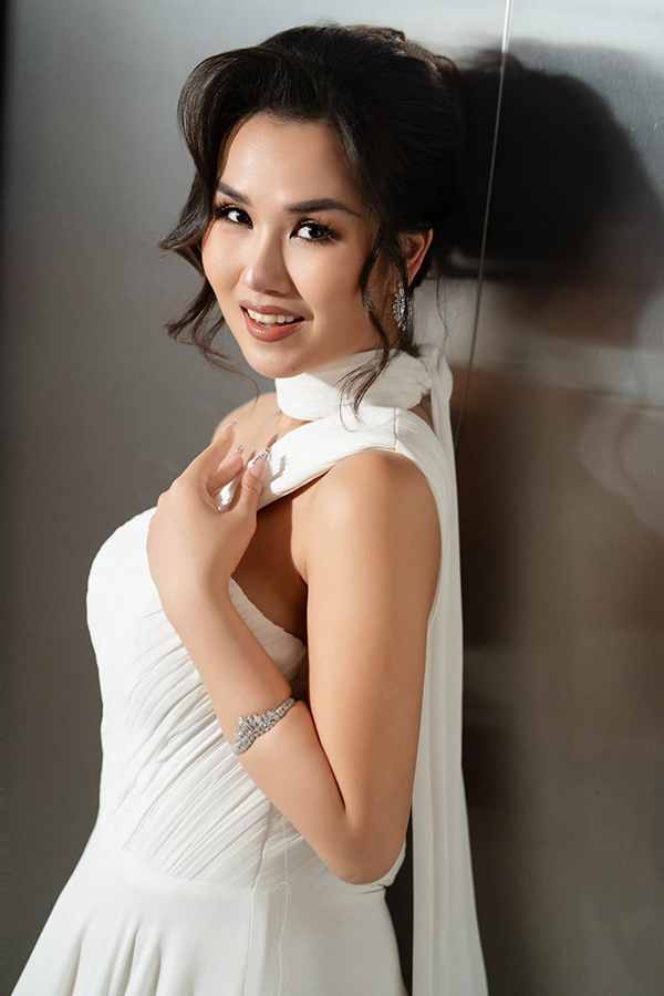 Trong thị trường âm nhạc Việt Nam sôi động và không ít biến động, Võ Hạ Trâm nổi lên như một biểu tượng của sự kiên trì, thực
