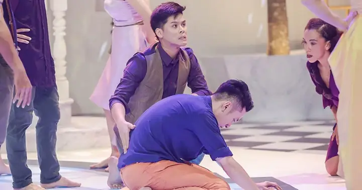 Hồ Sơ Vũ C&ocirc;ng John Huy Trần: Tiểu Sử, Sự Nghiệp & H&agrave;nh Tr&igrave;nh Vượt Trầm Cảm Trở Lại S&acirc;n Khấu