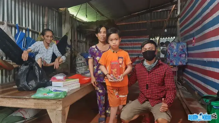 Tiểu Sử Youtuber Phước Cần Thơ (nguyễn Thắng Phước): Hành Trình Từ Zero Đến Nút Bạc & Bí Quyết Làm Nội Dung - Triển Vọng Từ Thiện Miền Tây Tiểu Sử Youtuber Phước Cần Thơ (nguyễn Thắng Phước): Hành Trình Từ Zero Đến Nút Bạc & Bí Quyết Làm Nội Dung - Triển Vọng Từ Thiện Miền Tây
