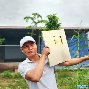 Tiểu Sử Youtuber Thằng Cò (nguyễn Thế Anh): Hành Trình Từ Người Bán Chó, Shipper Thành Kol Game Thủ Triệu View Tiểu Sử Youtuber Thằng Cò (nguyễn Thế Anh): Hành Trình Từ Người Bán Chó, Shipper Thành Kol Game Thủ Triệu View